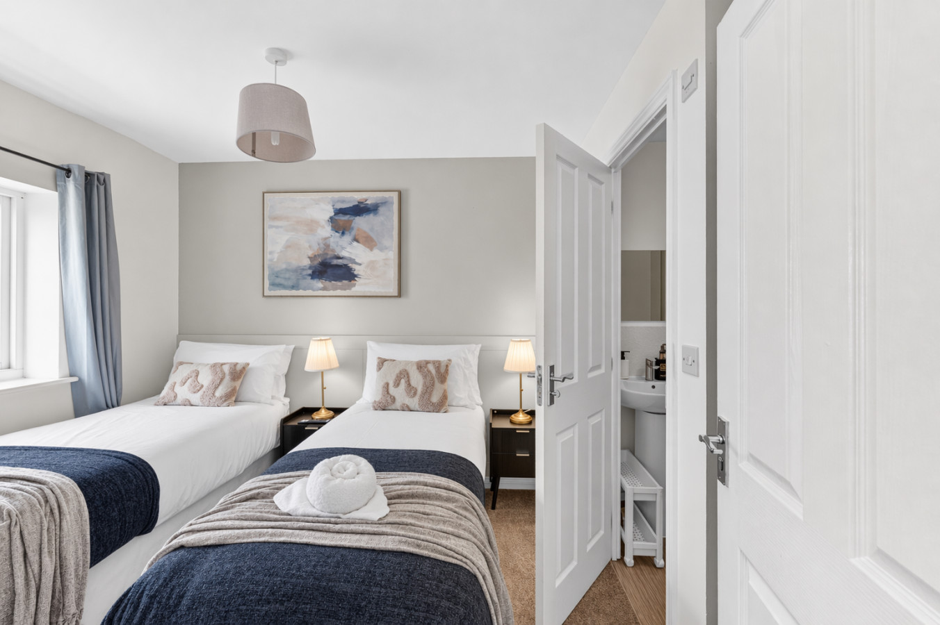 Stylish House • Excellent Location • Free Parking • Super-Fast WiFi • Smart TVs • Garden • Self-Check-In in 131 Warwick Avenue - Property image 5 - VivreStays