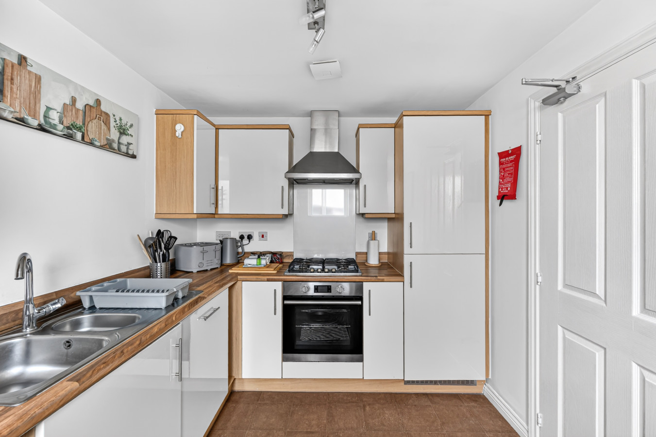 Stylish House • Excellent Location • Free Parking • Super-Fast WiFi • Smart TVs • Garden • Self-Check-In in 131 Warwick Avenue - Property image 22 - VivreStays