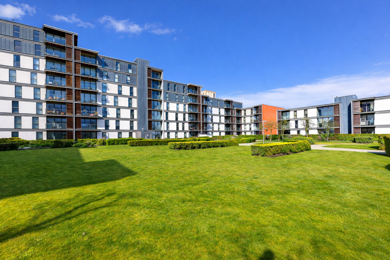 3-Bedroom Apartment @ The Vizion • Beautiful Views • Communal Garden • Free Parking in Garnet House, 11 Merrivale Mews 66 - Property image 25 - VivreStays