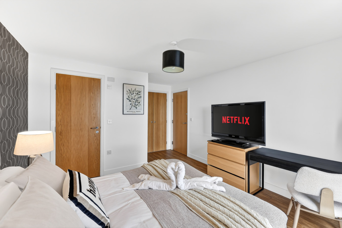3-Bedroom Apartment @ The Vizion • Beautiful Views • Communal Garden • Free Parking in Garnet House, 11 Merrivale Mews 66 - Property image 4 - VivreStays
