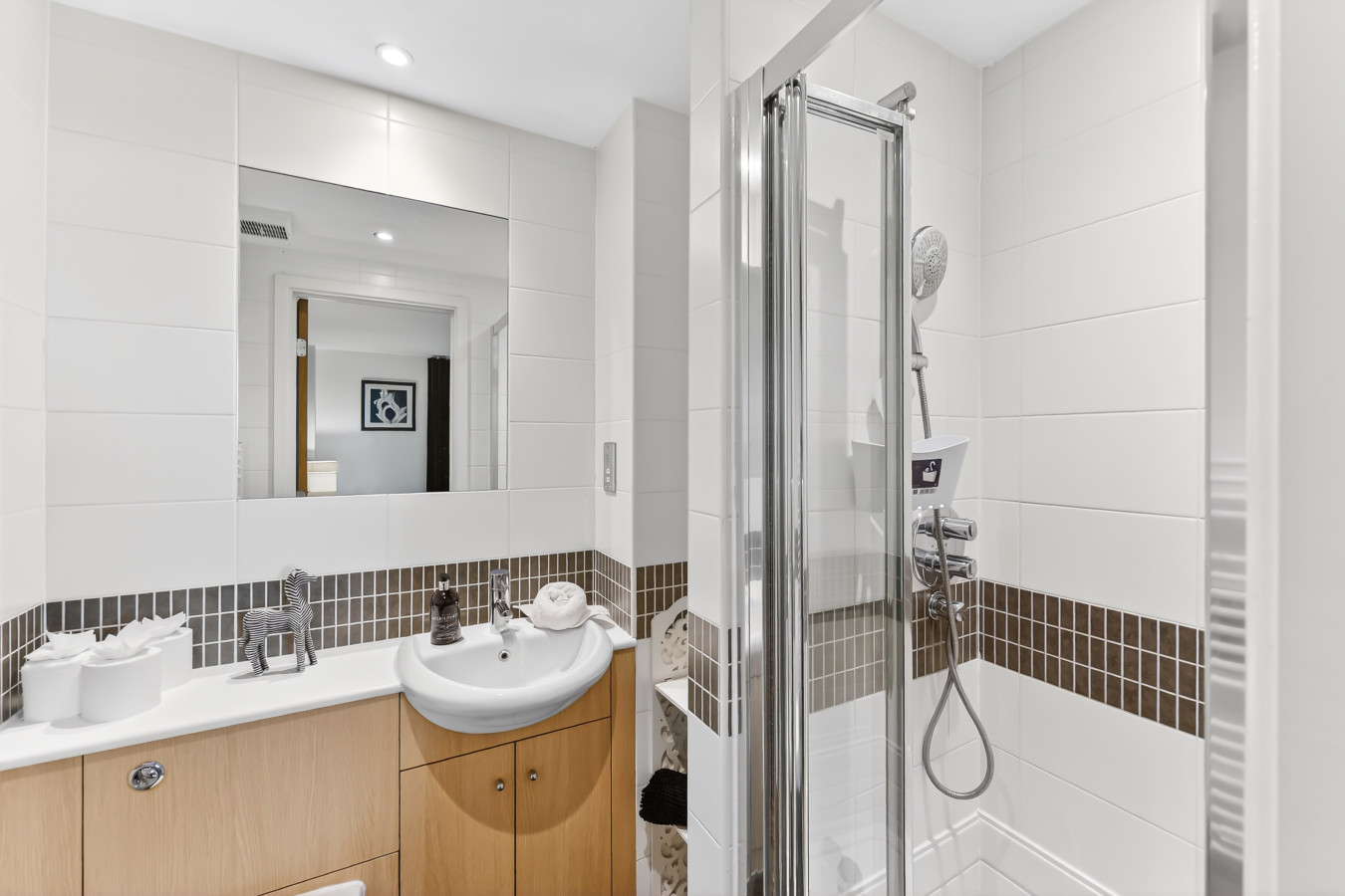 3-Bedroom Apartment @ The Vizion • Beautiful Views • Communal Garden • Free Parking in Garnet House, 11 Merrivale Mews 66 - Property image 7 - VivreStays