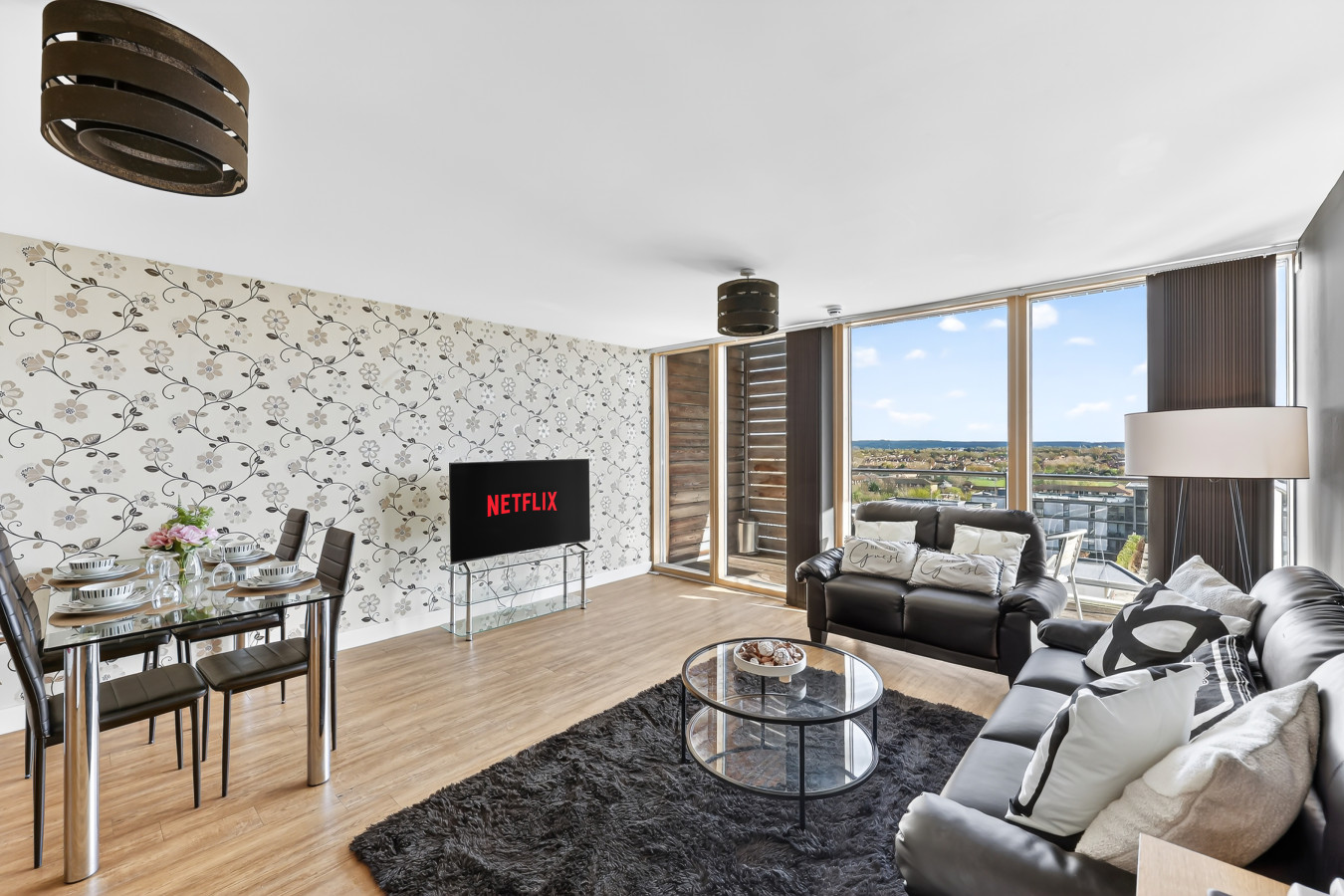 3-Bedroom Apartment @ The Vizion • Beautiful Views • Communal Garden • Free Parking in Garnet House, 11 Merrivale Mews 66 - Property image 13 - VivreStays