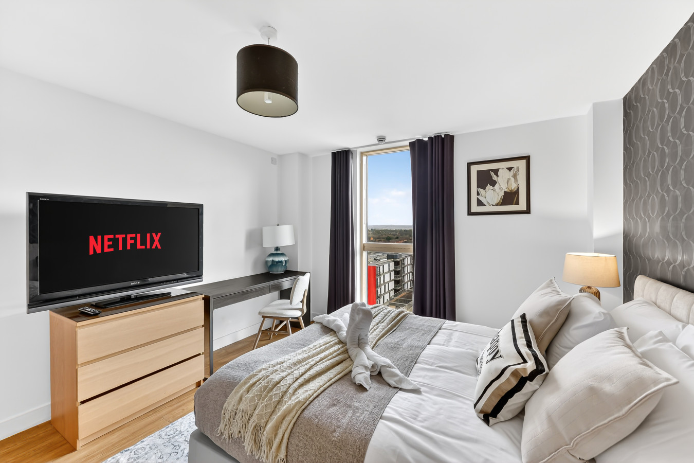 3-Bedroom Apartment @ The Vizion • Beautiful Views • Communal Garden • Free Parking in Garnet House, 11 Merrivale Mews 66 - Property image 3 - VivreStays