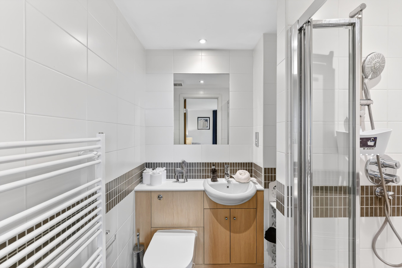 3-Bedroom Apartment @ The Vizion • Beautiful Views • Communal Garden • Free Parking in Garnet House, 11 Merrivale Mews 66 - Property image 6 - VivreStays