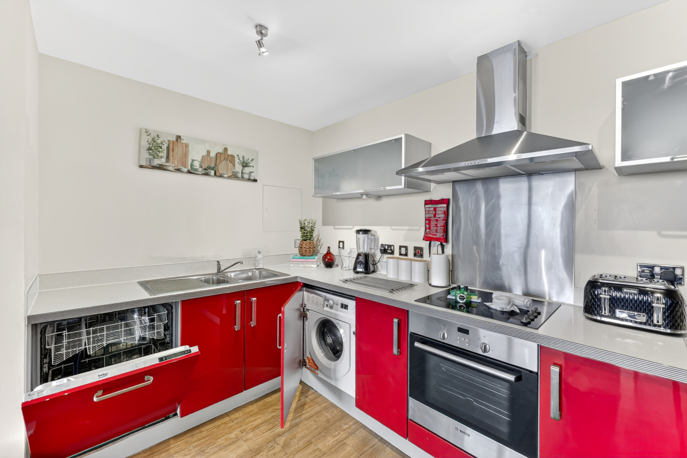 3-Bedroom Apartment @ The Vizion • Beautiful Views • Communal Garden • Free Parking in Garnet House, 11 Merrivale Mews 66 - Property image 19 - VivreStays