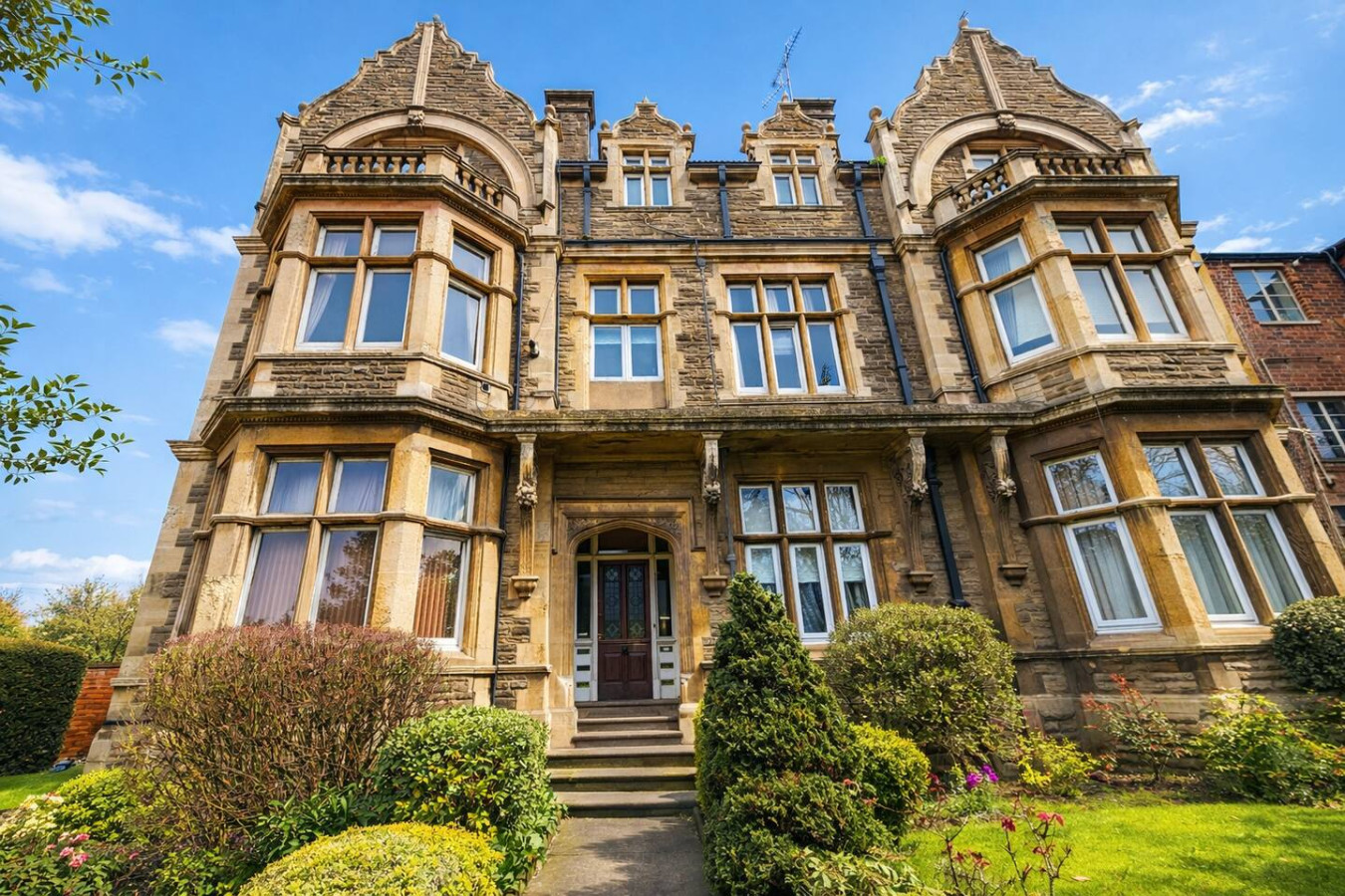 Elegant Period Flat • Racecourse Views • Free Parking • Self-Check-In in 3, 58 East Park Parade - Property image 7 - VivreStays