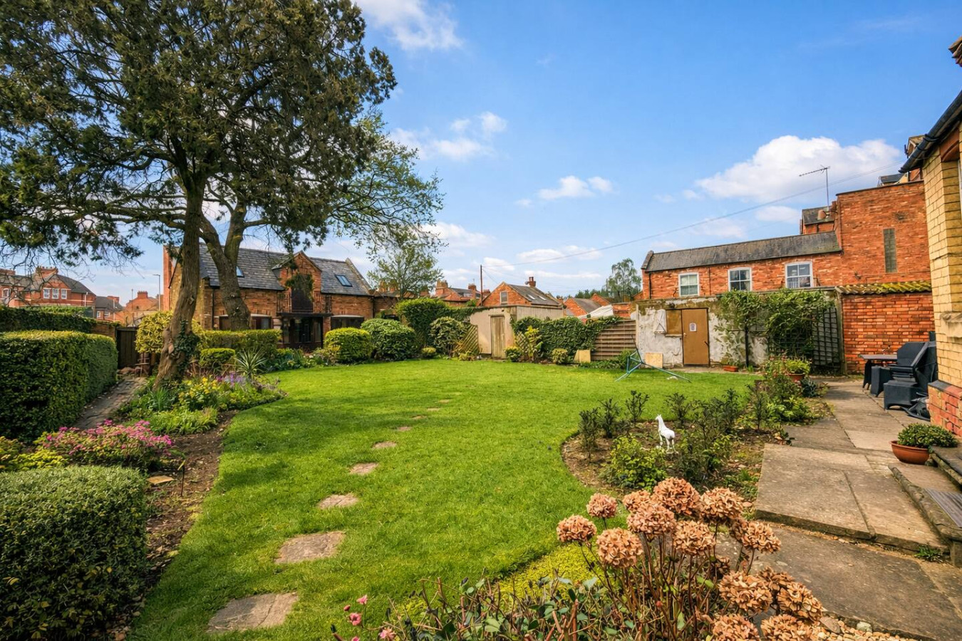 Elegant Period Flat • Racecourse Views • Free Parking • Self-Check-In in 3, 58 East Park Parade - Property image 8 - VivreStays