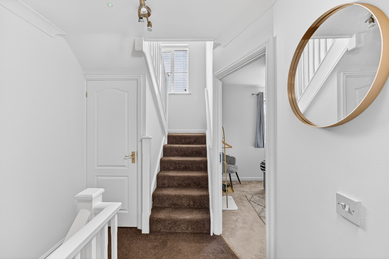Stylish House • Pool Table • Driveway Parking • Work Desk • Smart TVs • Fast Wifi in 20 Redwald Close - Property image 13 - VivreStays