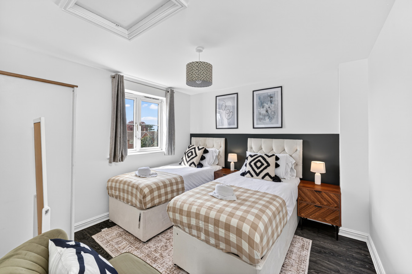 Stylish House • Pool Table • Driveway Parking • Work Desk • Smart TVs • Fast Wifi in 20 Redwald Close - Property image 8 - VivreStays
