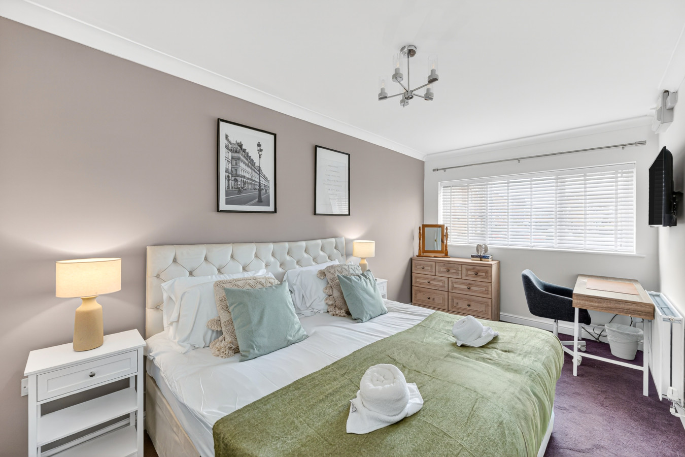 Stylish House • Pool Table • Driveway Parking • Work Desk • Smart TVs • Fast Wifi in 20 Redwald Close - Property image 21 - VivreStays