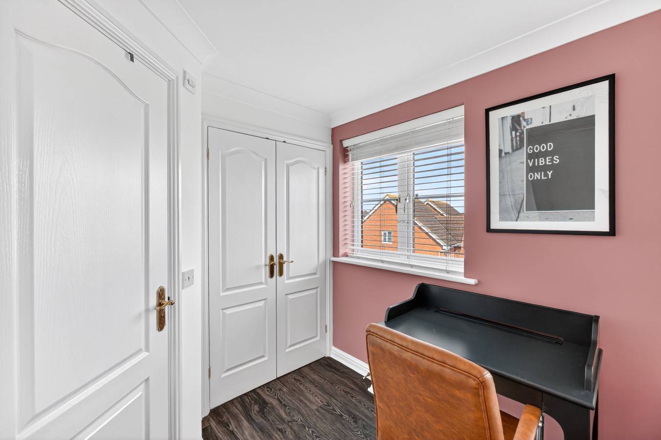Stylish House • Pool Table • Driveway Parking • Work Desk • Smart TVs • Fast Wifi in 20 Redwald Close - Property image 3 - VivreStays