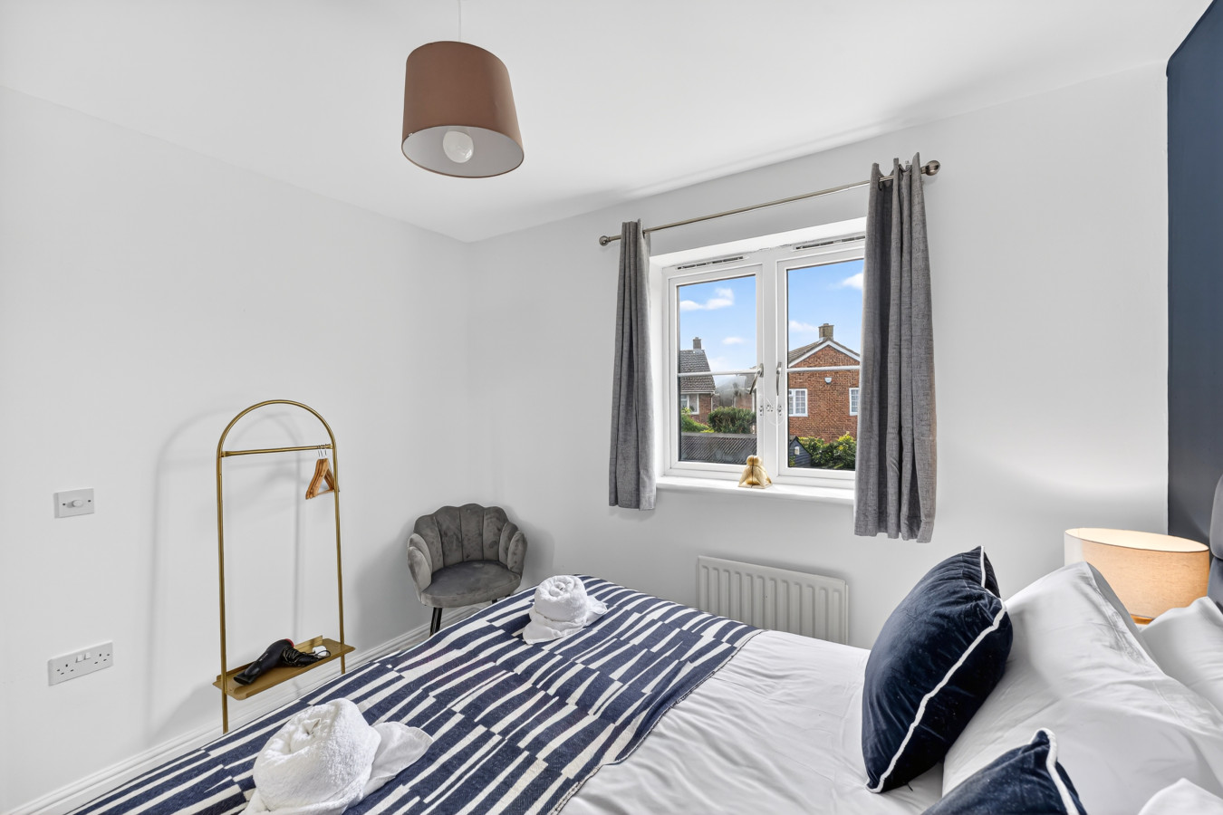 Stylish House • Pool Table • Driveway Parking • Work Desk • Smart TVs • Fast Wifi in 20 Redwald Close - Property image 15 - VivreStays