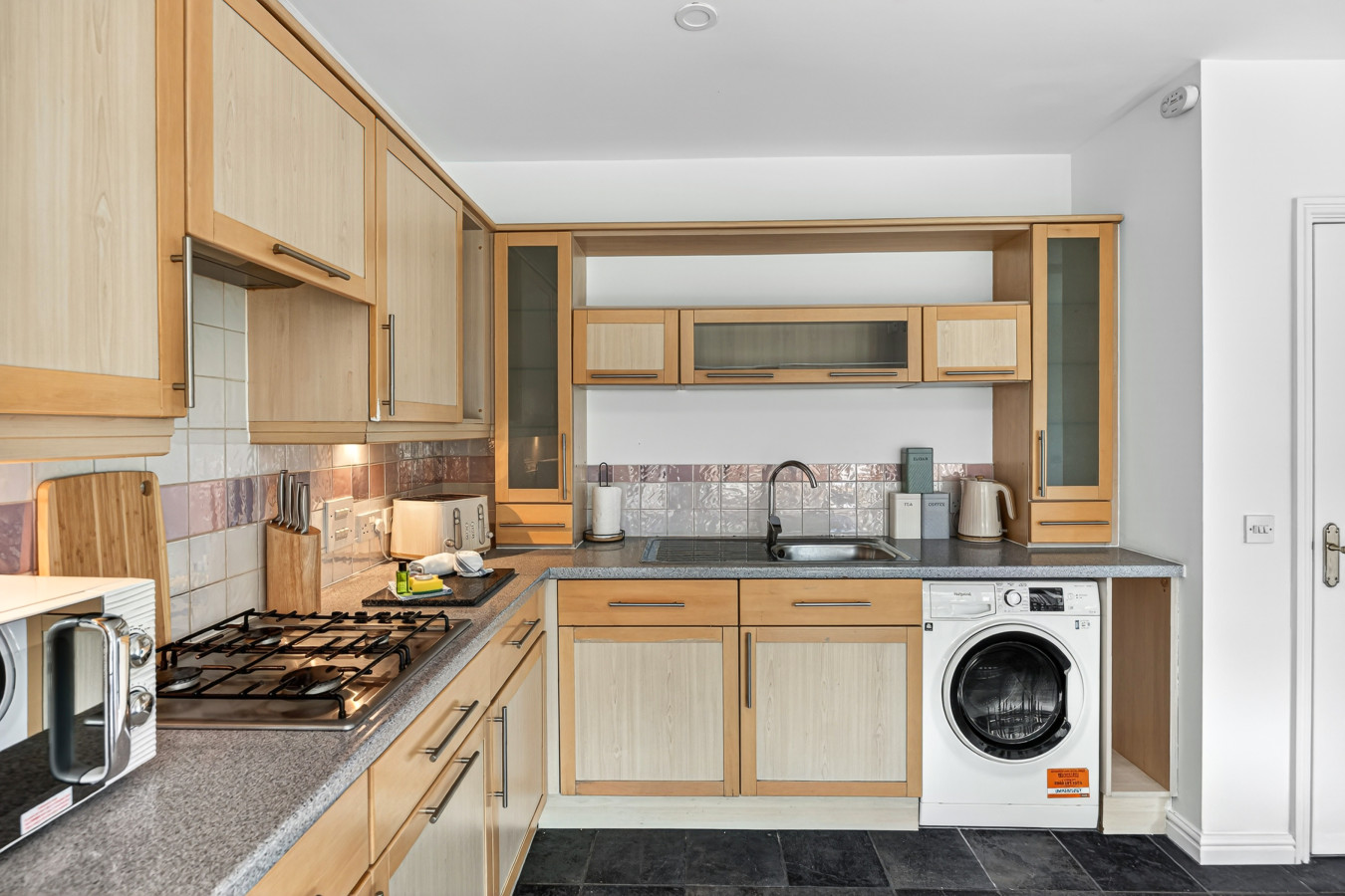Stylish House • Pool Table • Driveway Parking • Work Desk • Smart TVs • Fast Wifi in 20 Redwald Close - Property image 33 - VivreStays