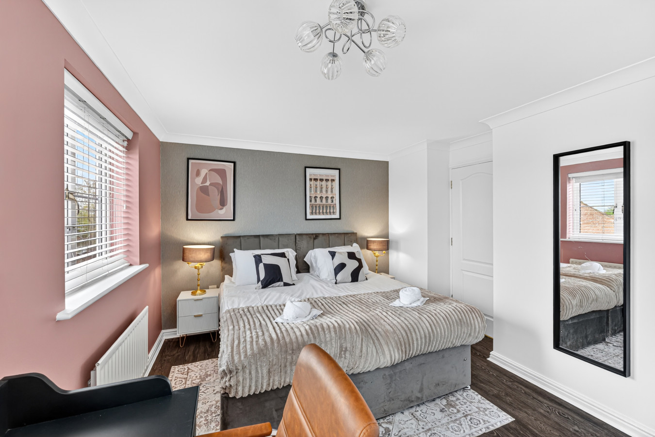 Stylish House • Pool Table • Driveway Parking • Work Desk • Smart TVs • Fast Wifi in 20 Redwald Close - Property image 5 - VivreStays