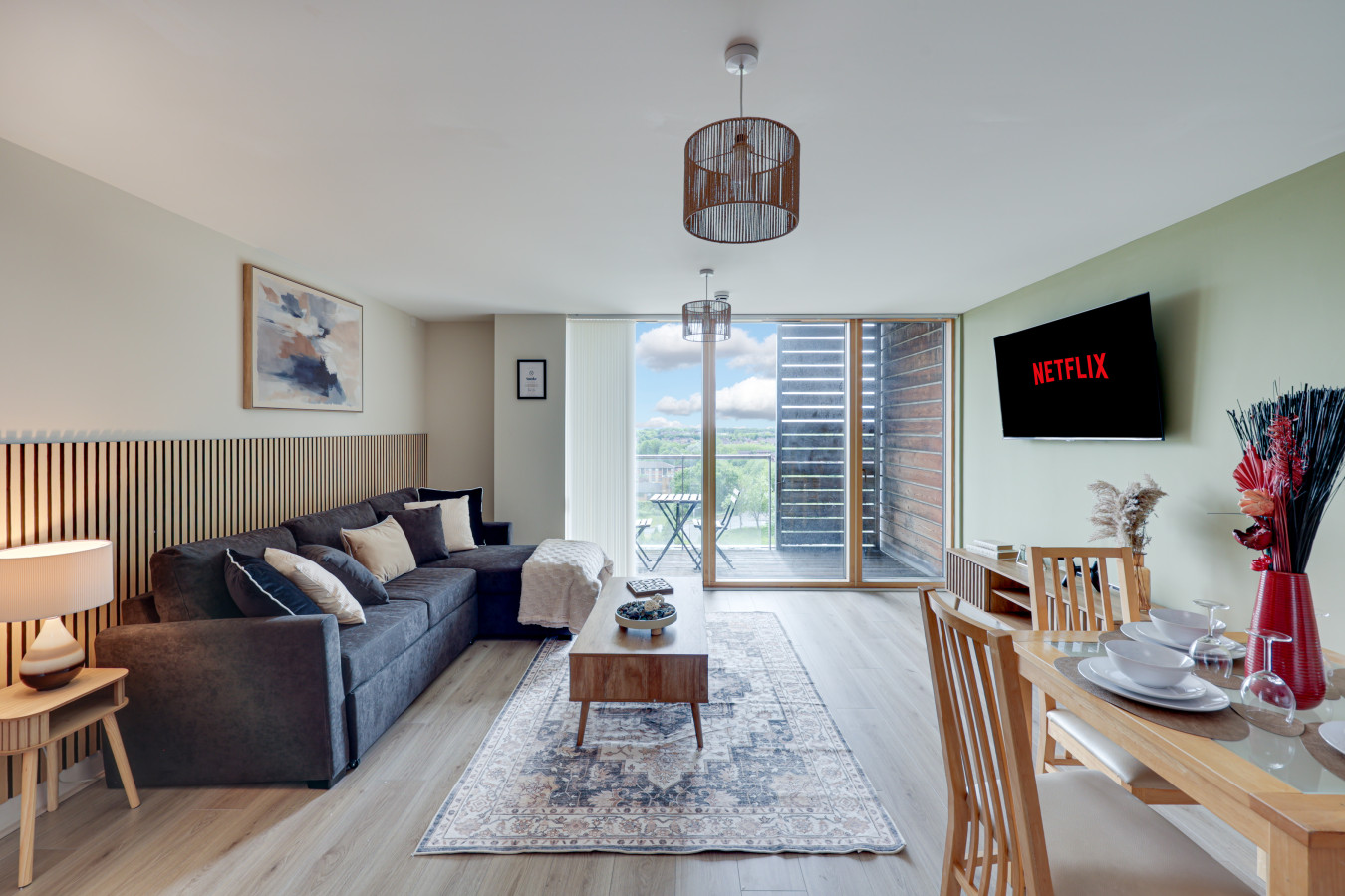 Elegant Apartment @ The Vizion • City Centre • Balcony • Parking • Super-Fast WiFi in South Row Flat 74 - Property image 7 - VivreStays