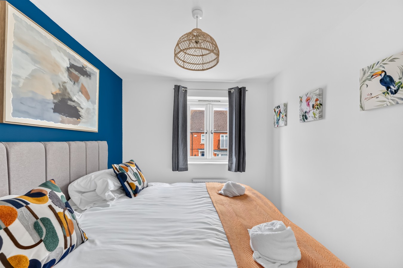 Robinson House • Sleeps 6 • Driveway Parking • Work Desk • Fast WiFi • Self-Check-In in 37 Robinson Way - Property image 10 - VivreStays