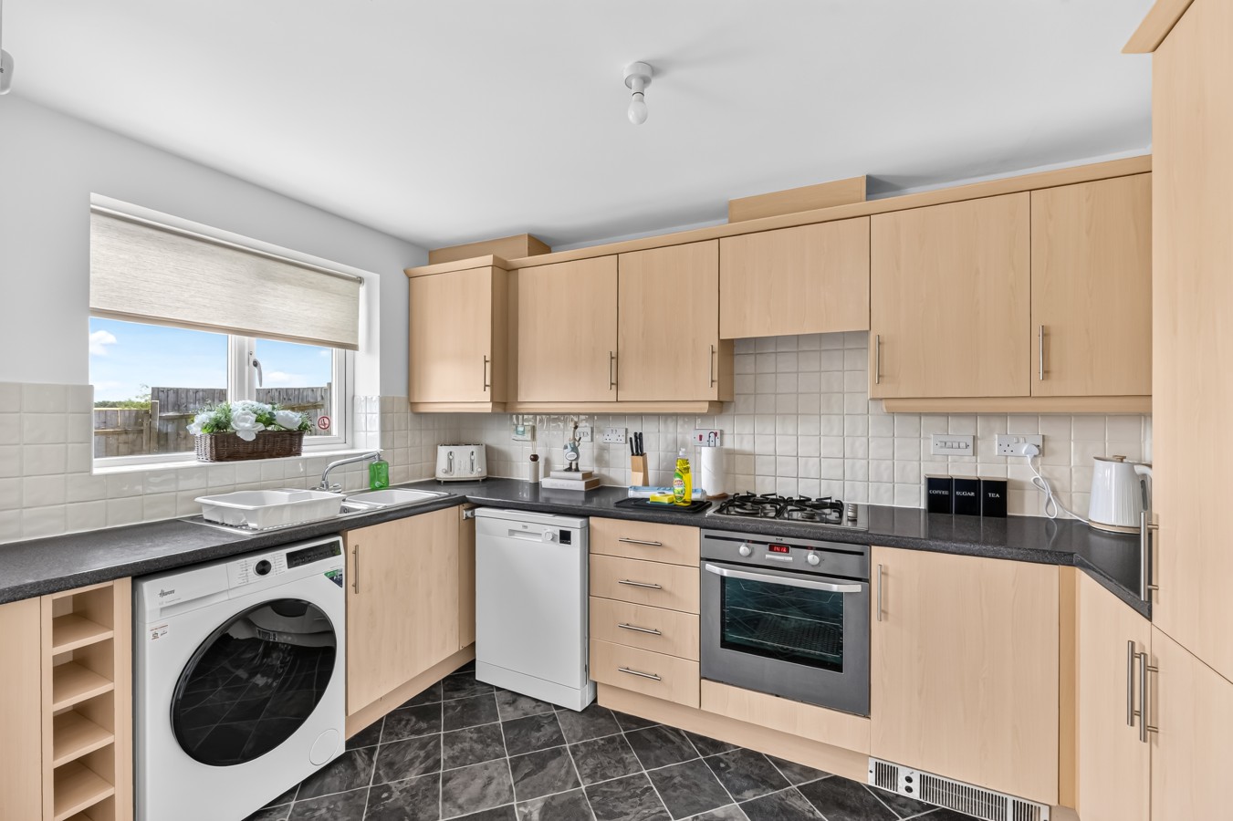 Robinson House • Sleeps 6 • Driveway Parking • Work Desk • Fast WiFi • Self-Check-In in 37 Robinson Way - Property image 20 - VivreStays