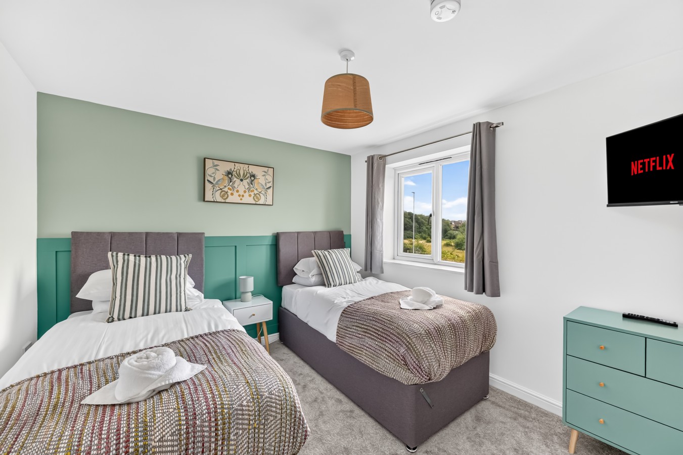 Robinson House • Sleeps 6 • Driveway Parking • Work Desk • Fast WiFi • Self-Check-In in 37 Robinson Way - Property image 3 - VivreStays