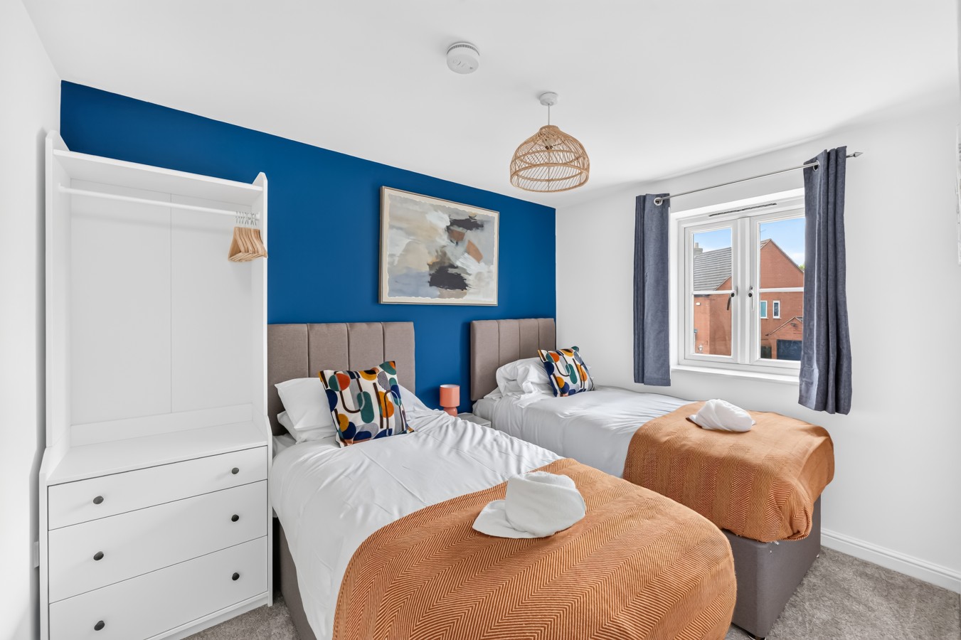 Robinson House • Sleeps 6 • Driveway Parking • Work Desk • Fast WiFi • Self-Check-In in 37 Robinson Way - Property image 8 - VivreStays