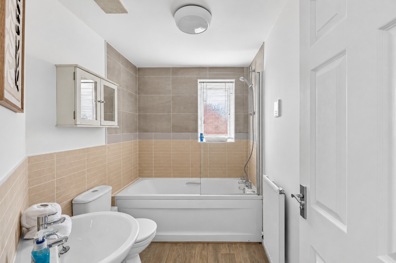 Robinson House • Sleeps 6 • Driveway Parking • Work Desk • Fast WiFi • Self-Check-In in 37 Robinson Way - Property image 11 - VivreStays