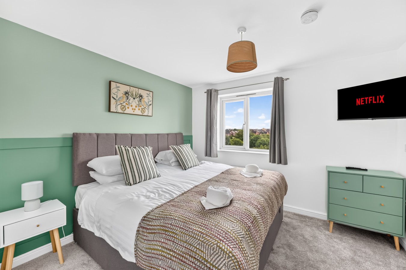 Robinson House • Sleeps 6 • Driveway Parking • Work Desk • Fast WiFi • Self-Check-In in 37 Robinson Way - Property image 4 - VivreStays