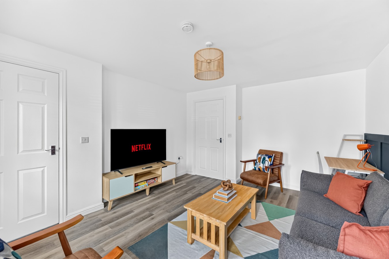Robinson House • Sleeps 6 • Driveway Parking • Work Desk • Fast WiFi • Self-Check-In in 37 Robinson Way - Property image 17 - VivreStays