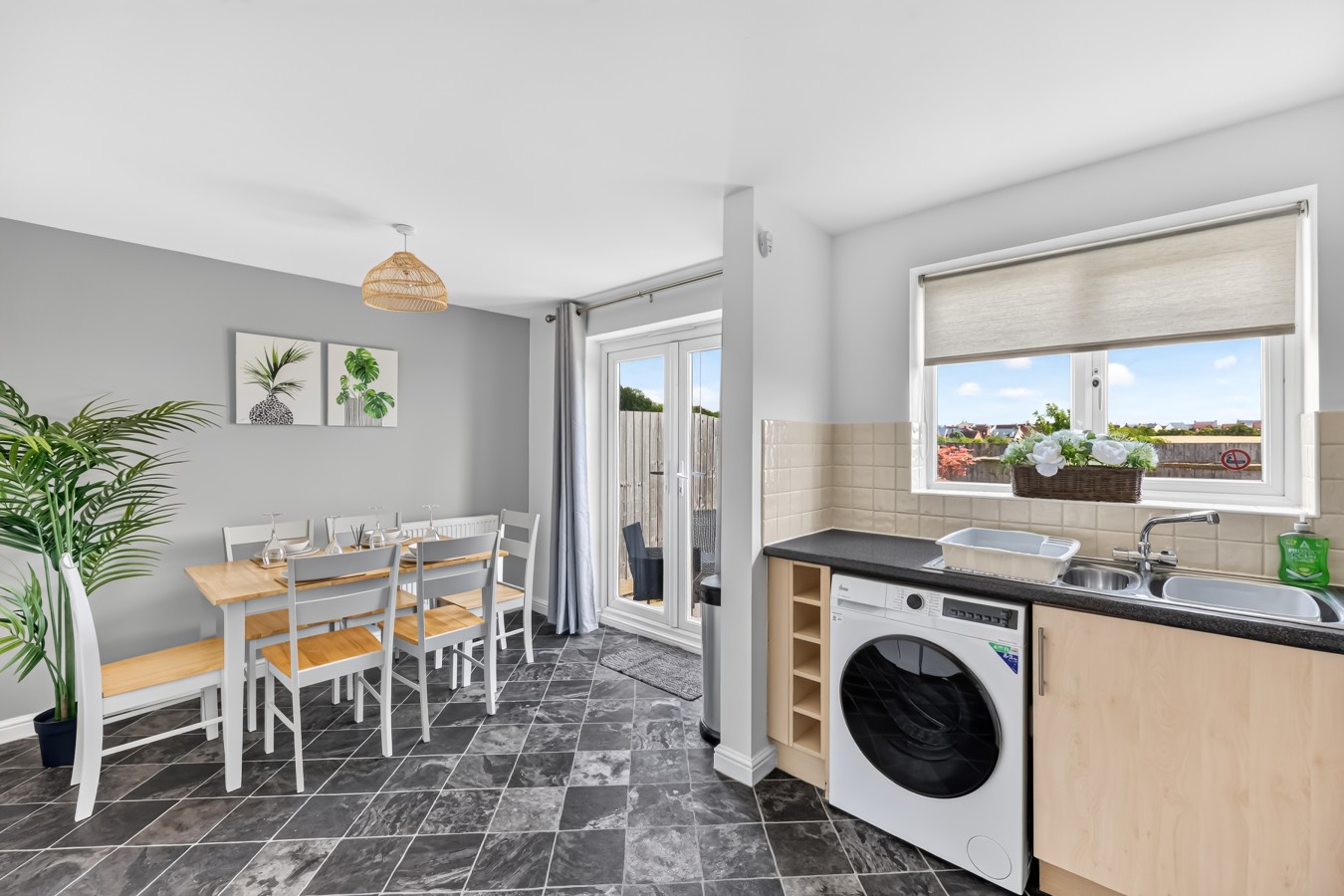 Robinson House • Sleeps 6 • Driveway Parking • Work Desk • Fast WiFi • Self-Check-In in 37 Robinson Way - Property image 22 - VivreStays