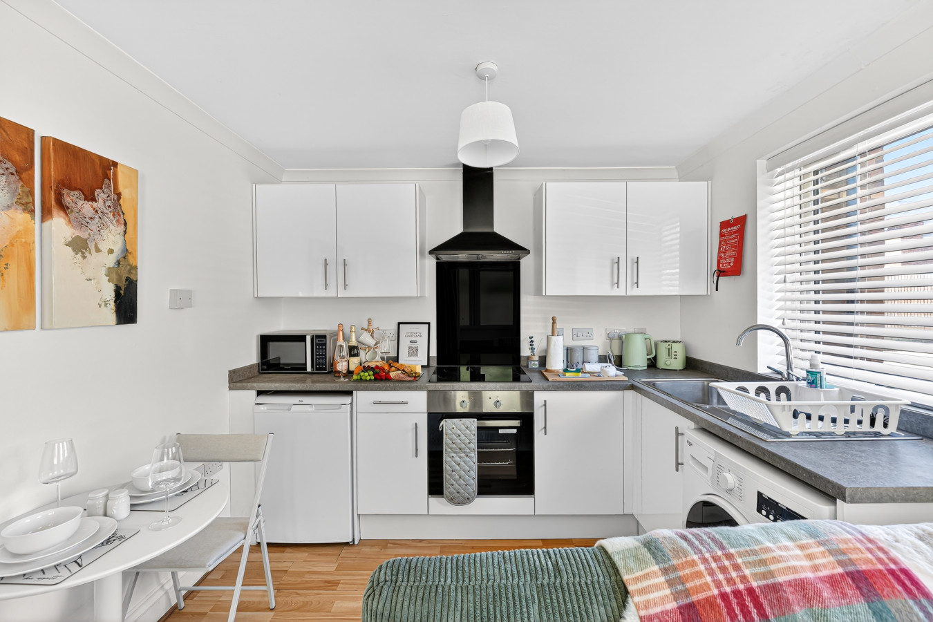 Boutique Bungalow • Close to City Centre • Driveway Parking • Garden • Fast Wifi • Smart TVs in 11A Fury Court - Property image 9 - VivreStays