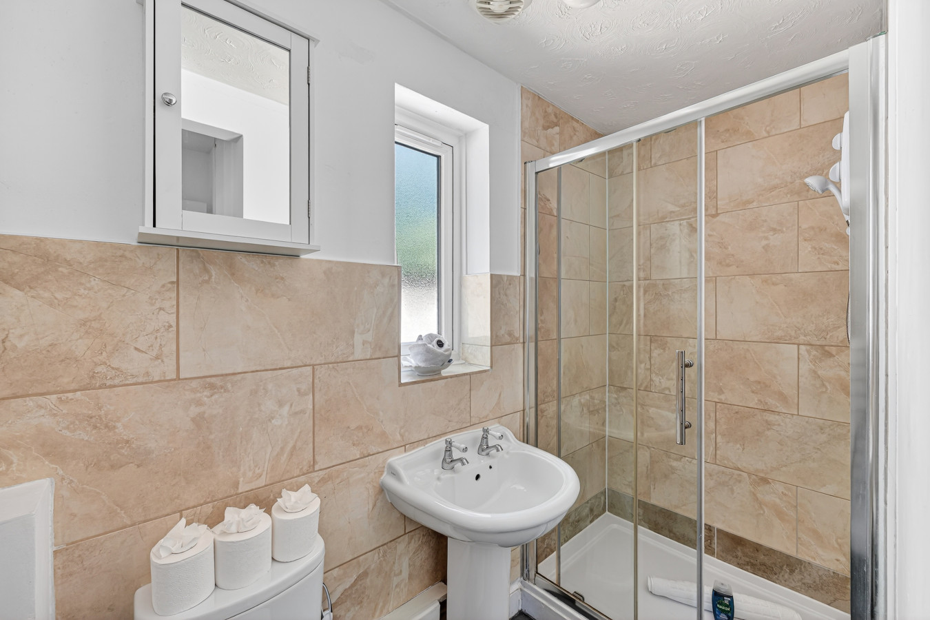 Boutique Bungalow • Close to City Centre • Driveway Parking • Garden • Fast Wifi • Smart TVs in 11A Fury Court - Property image 6 - VivreStays