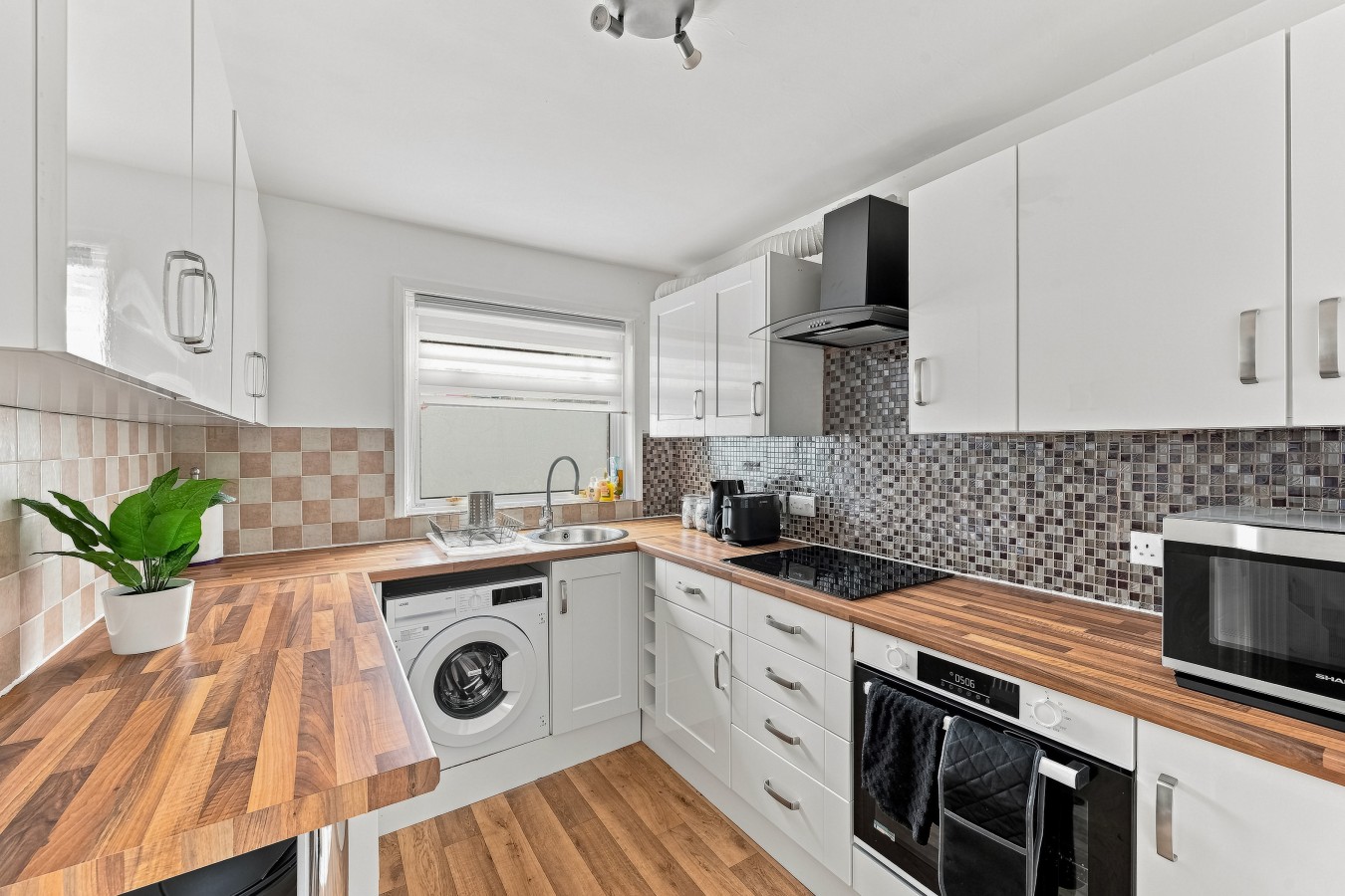 Stylish House • Sleeps 5 • Free Parking • Fast Wifi • Self-Check-In in 1 Arbour View Court - Property image 19 - VivreStays