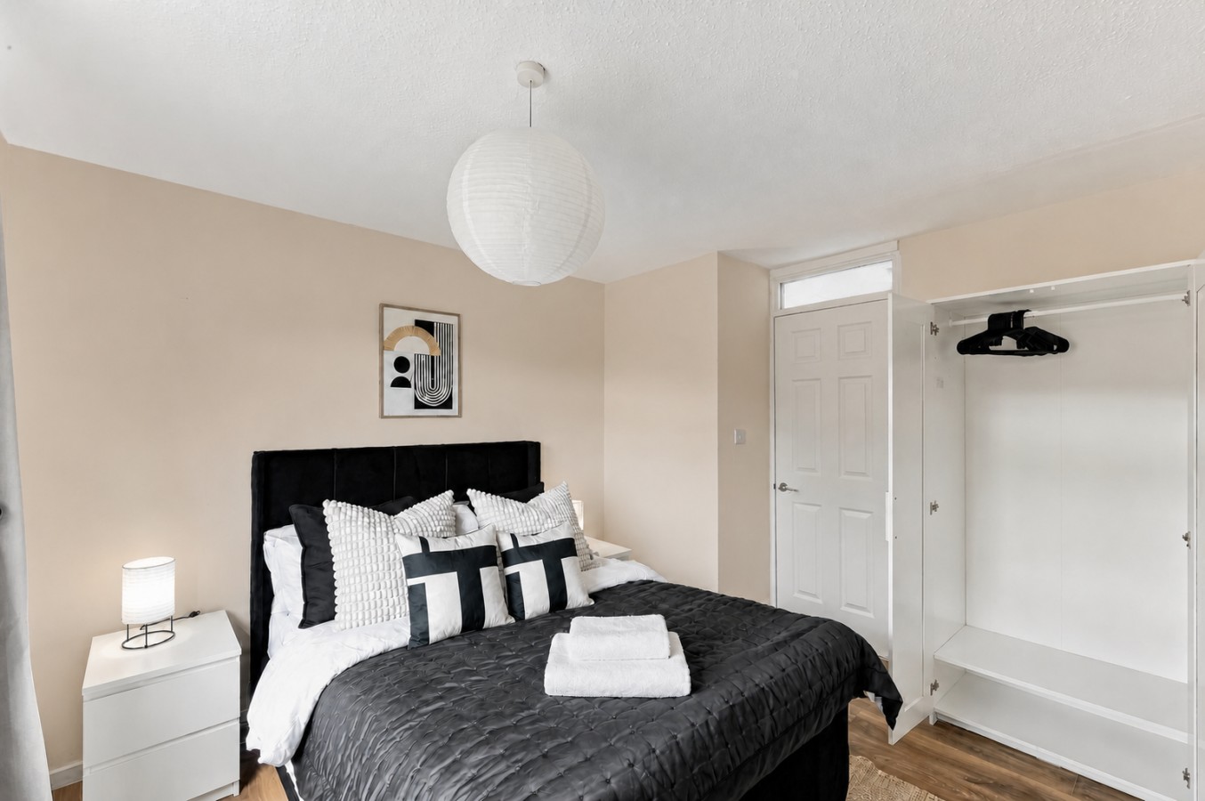 Stylish House • Sleeps 5 • Free Parking • Fast Wifi • Self-Check-In in 1 Arbour View Court - Property image 4 - VivreStays