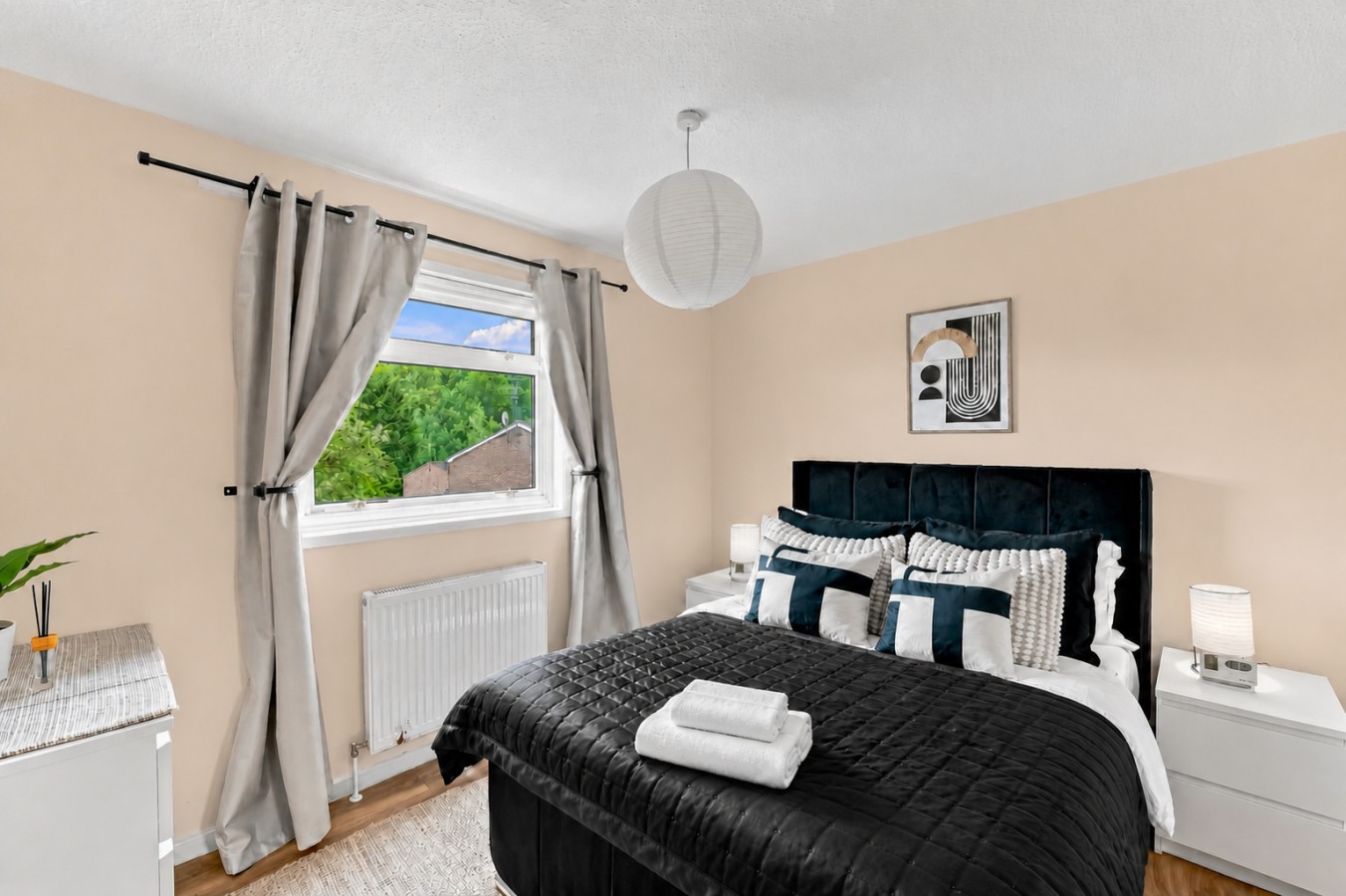 Stylish House • Sleeps 5 • Free Parking • Fast Wifi • Self-Check-In in 1 Arbour View Court - Property image 2 - VivreStays