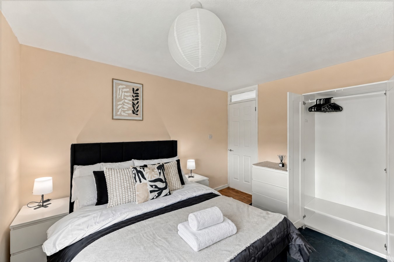 Stylish House • Sleeps 5 • Free Parking • Fast Wifi • Self-Check-In in 1 Arbour View Court - Property image 9 - VivreStays