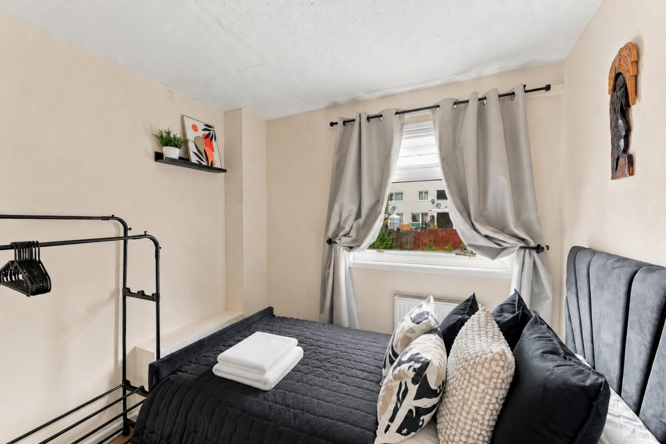Stylish House • Sleeps 5 • Free Parking • Fast Wifi • Self-Check-In in 1 Arbour View Court - Property image 12 - VivreStays
