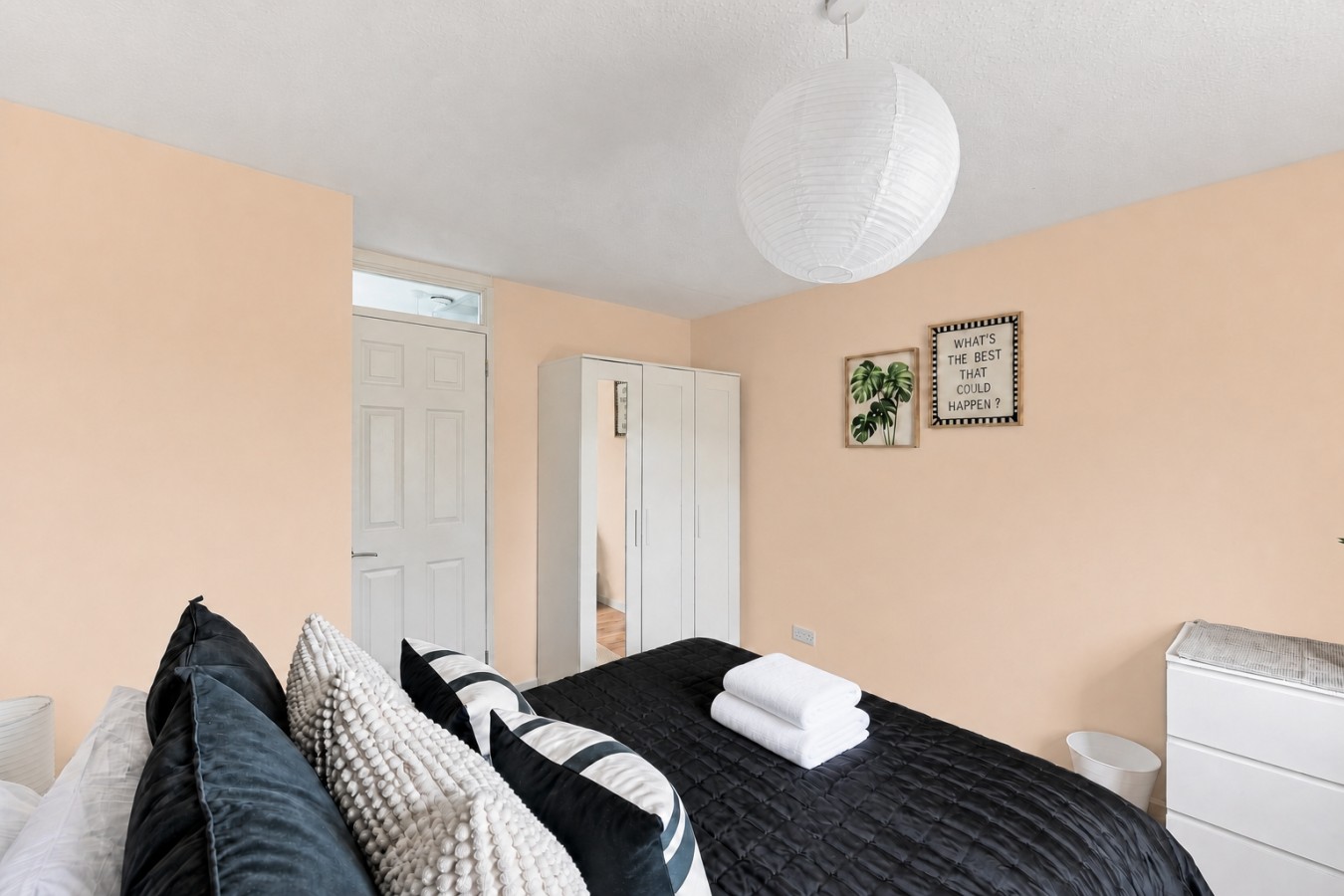 Stylish House • Sleeps 5 • Free Parking • Fast Wifi • Self-Check-In in 1 Arbour View Court - Property image 5 - VivreStays