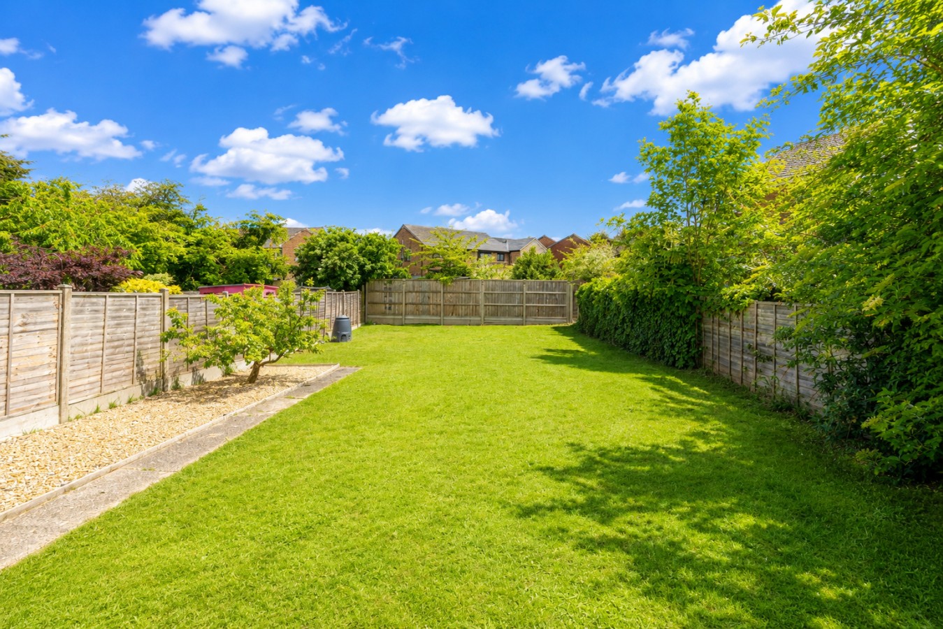 Stylish House • Driveway Parking • Spacious Garden • 55'' Smart TV • Self-Check-In in 113 Queens Drive - Property image 23 - VivreStays