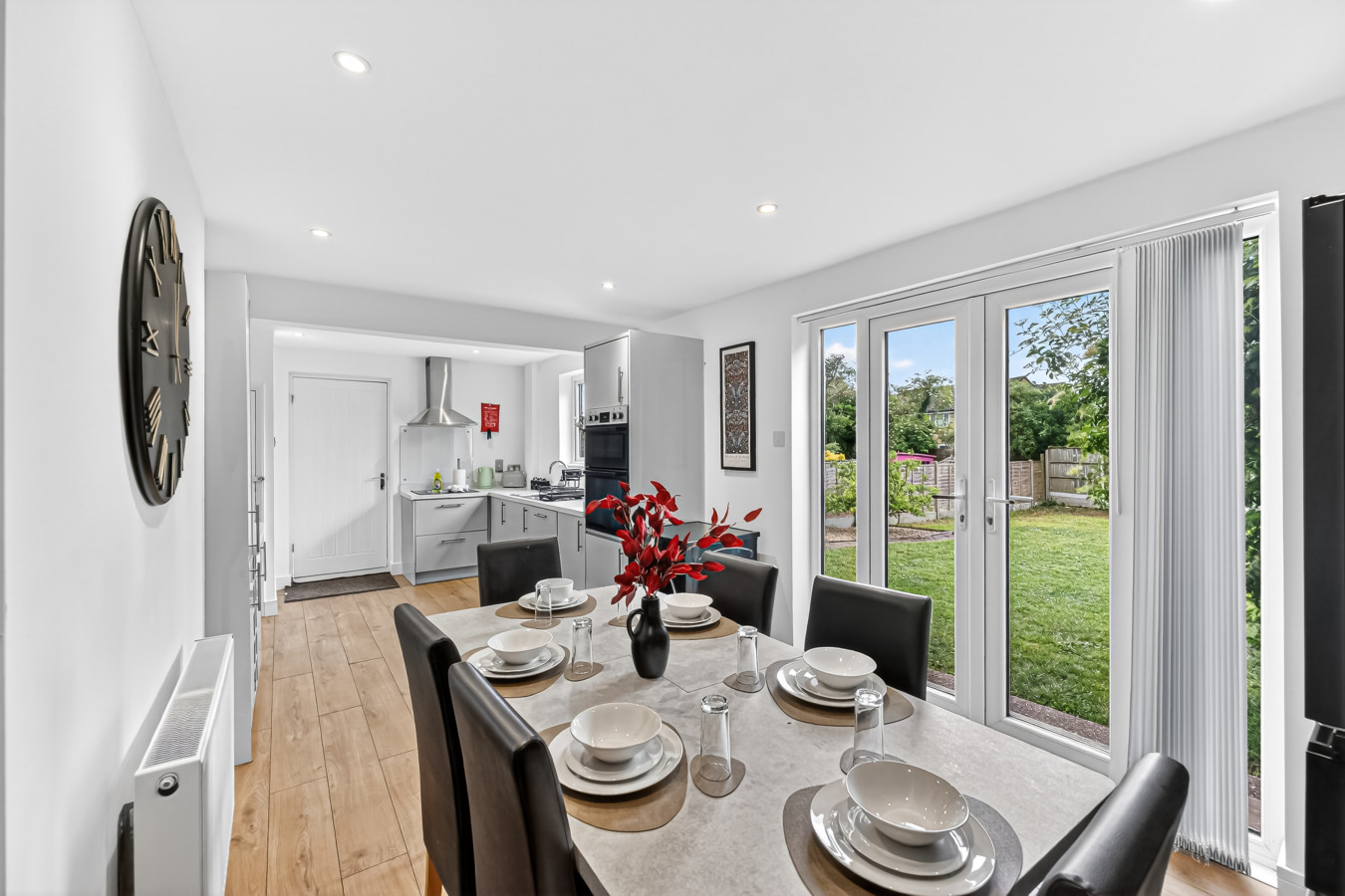 Stylish House • Driveway Parking • Spacious Garden • 55'' Smart TV • Self-Check-In in 113 Queens Drive - Property image 22 - VivreStays