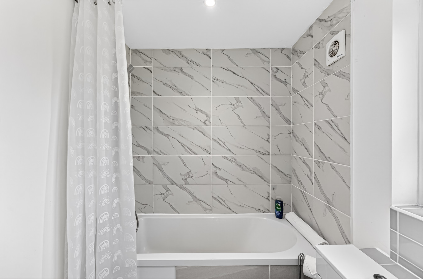 Stylish House • Driveway Parking • Spacious Garden • 55'' Smart TV • Self-Check-In in 113 Queens Drive - Property image 7 - VivreStays