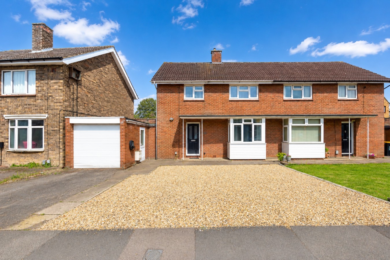 Stylish House • Driveway Parking • Spacious Garden • 55'' Smart TV • Self-Check-In in 113 Queens Drive - Property image 27 - VivreStays