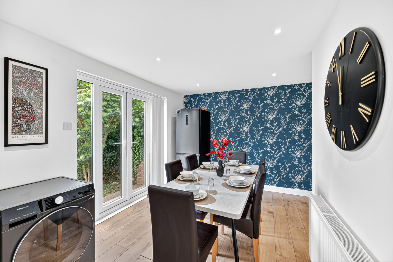 Stylish House • Driveway Parking • Spacious Garden • 55'' Smart TV • Self-Check-In in 113 Queens Drive - Property image 21 - VivreStays