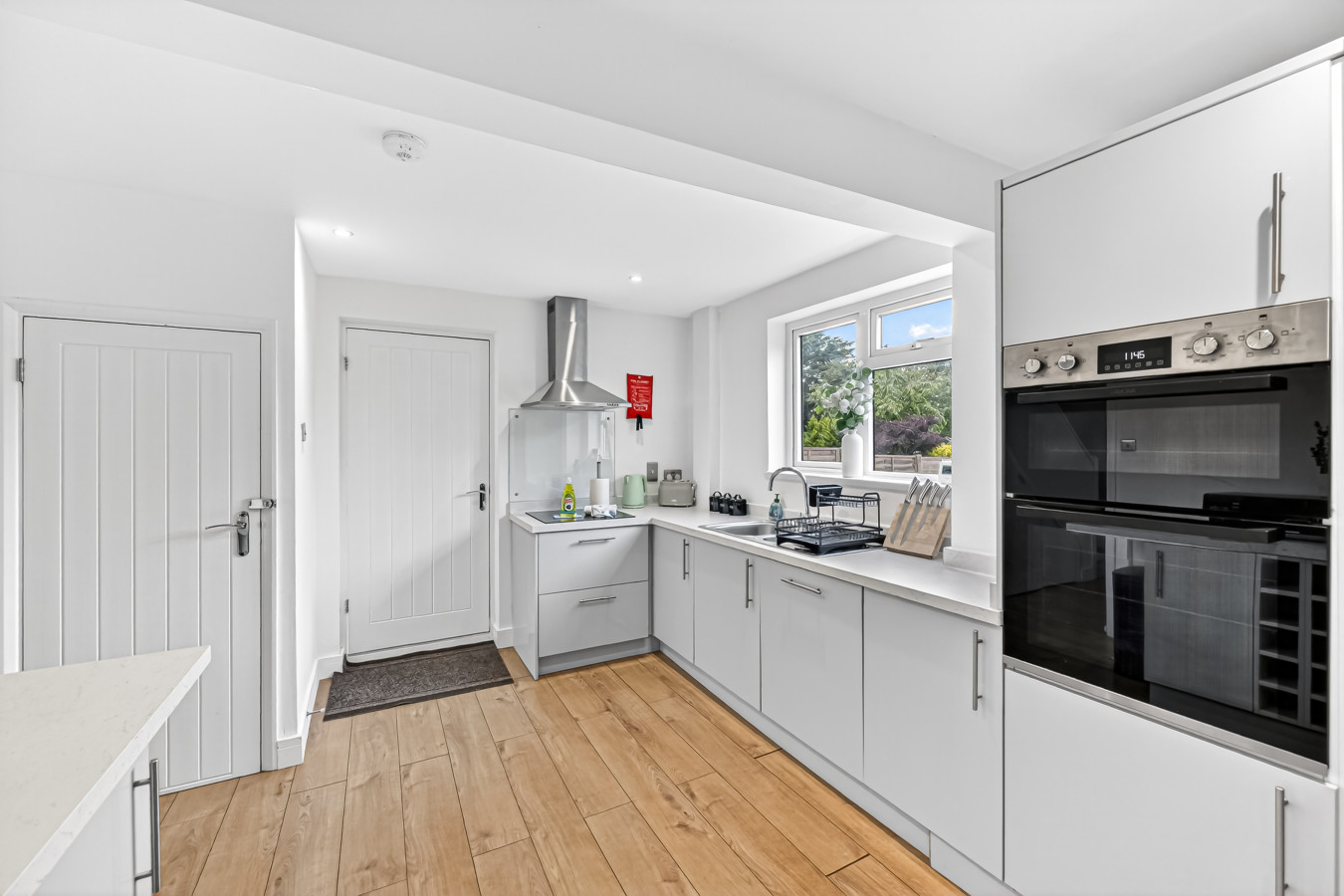 Stylish House • Driveway Parking • Spacious Garden • 55'' Smart TV • Self-Check-In in 113 Queens Drive - Property image 18 - VivreStays