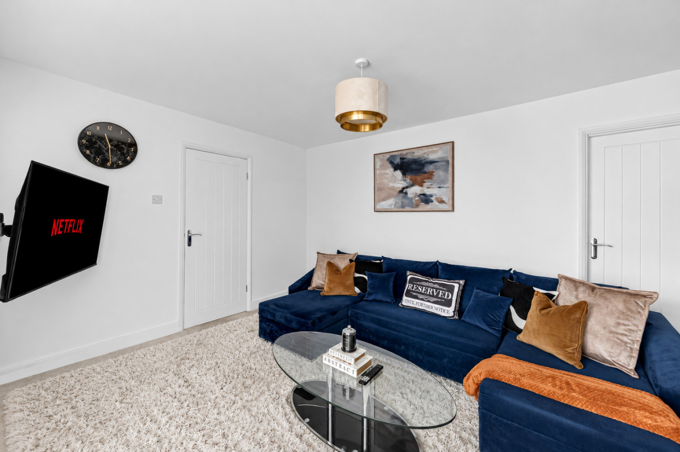 Stylish House • Driveway Parking • Spacious Garden • 55'' Smart TV • Self-Check-In in 113 Queens Drive - Property image 16 - VivreStays