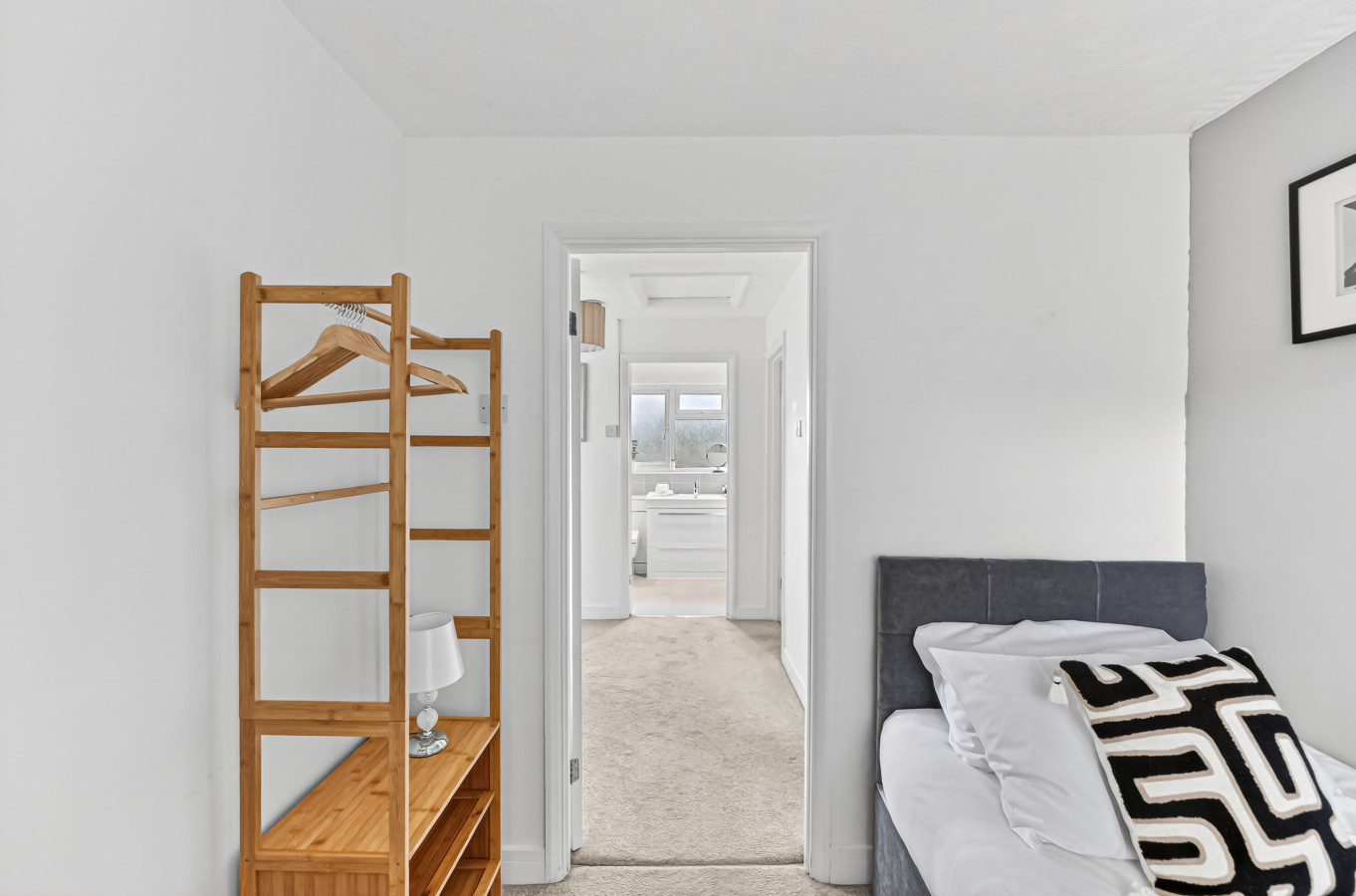 Stylish House • Driveway Parking • Spacious Garden • 55'' Smart TV • Self-Check-In in 113 Queens Drive - Property image 11 - VivreStays
