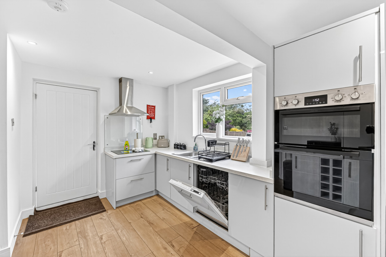 Stylish House • Driveway Parking • Spacious Garden • 55'' Smart TV • Self-Check-In in 113 Queens Drive - Property image 19 - VivreStays