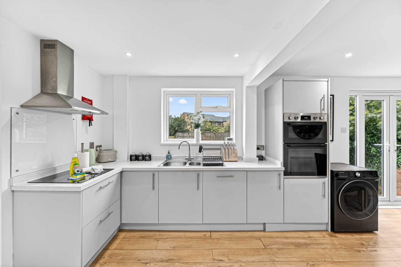 Stylish House • Driveway Parking • Spacious Garden • 55'' Smart TV • Self-Check-In in 113 Queens Drive - Property image 17 - VivreStays