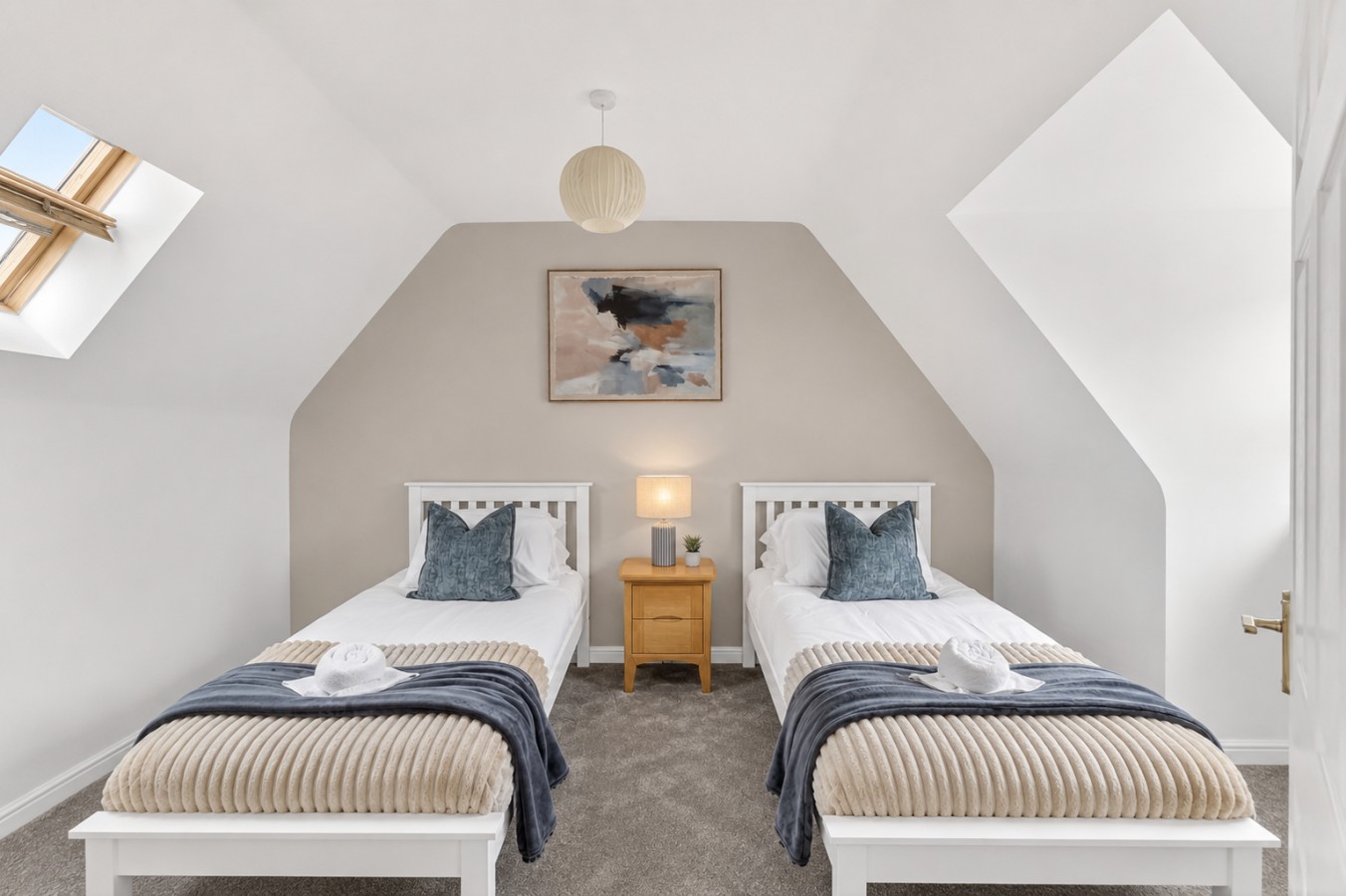 The Russet • Detached 5 Bedroom House • Driveway Parking • Sky TV • Work Desk • Self-Check-In in 19 Russet Close - Property image 13 - VivreStays