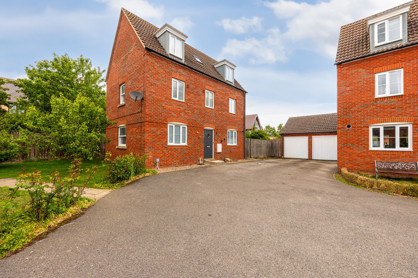 The Russet • Detached 5 Bedroom House • Driveway Parking • Sky TV • Work Desk • Self-Check-In in 19 Russet Close - Property image 31 - VivreStays