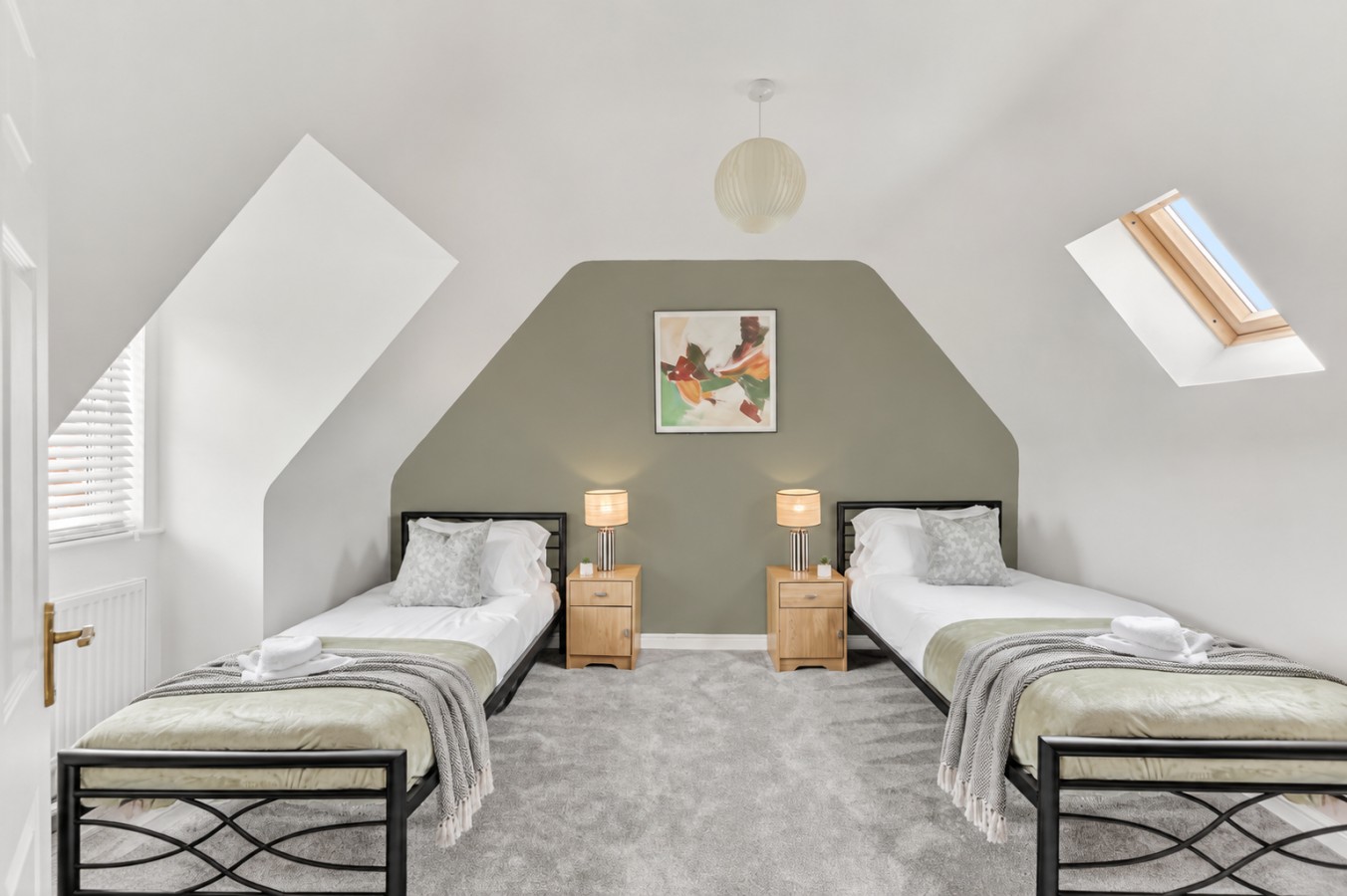 The Russet • Detached 5 Bedroom House • Driveway Parking • Sky TV • Work Desk • Self-Check-In in 19 Russet Close - Property image 17 - VivreStays