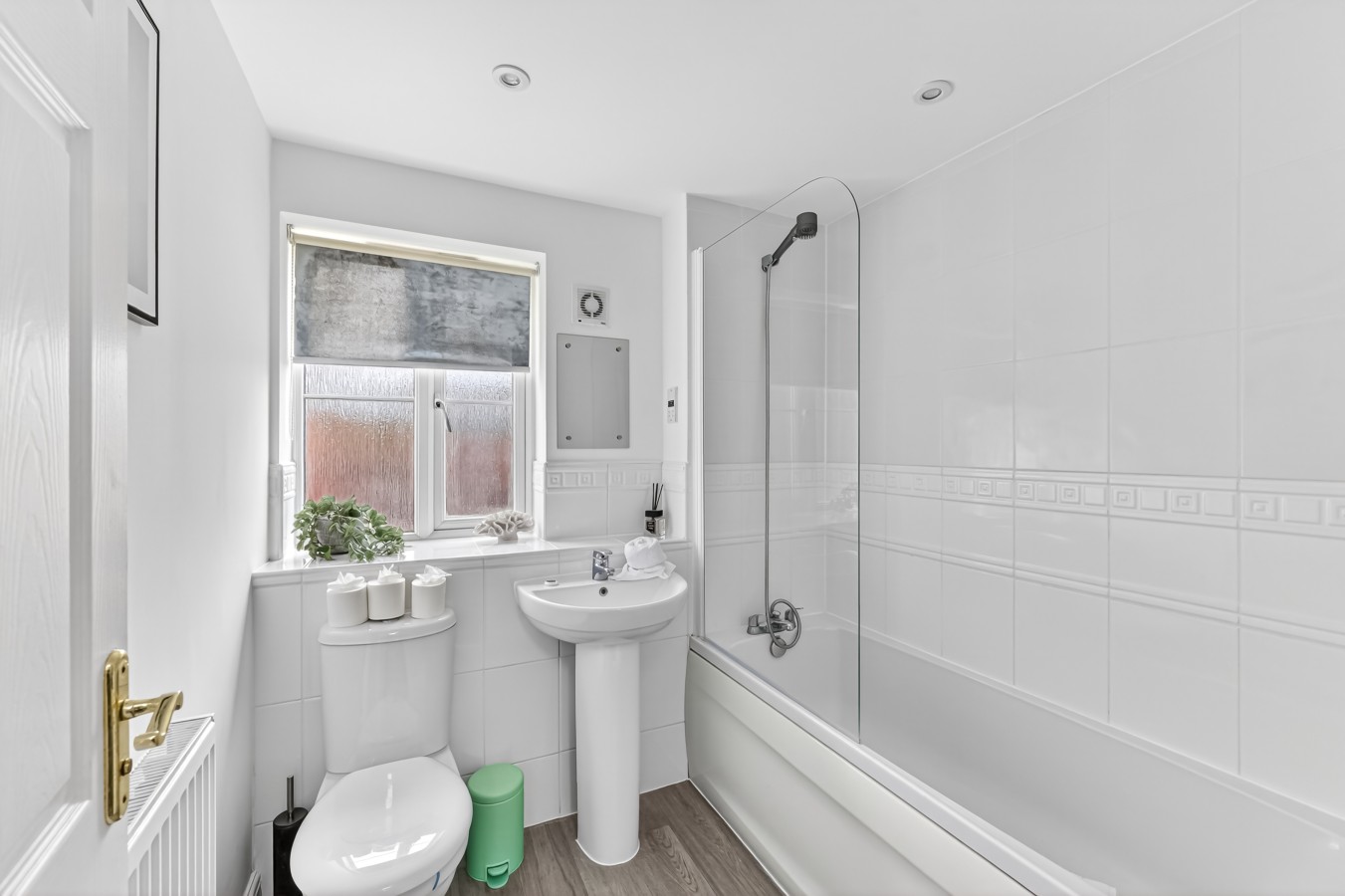 The Russet • Detached 5 Bedroom House • Driveway Parking • Sky TV • Work Desk • Self-Check-In in 19 Russet Close - Property image 10 - VivreStays