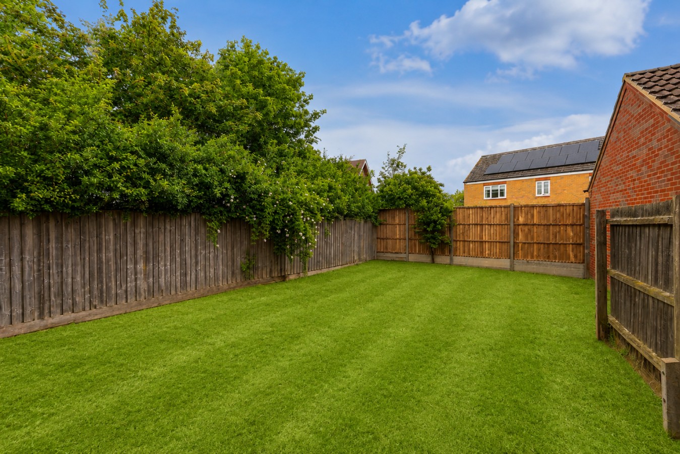 The Russet • Detached 5 Bedroom House • Driveway Parking • Sky TV • Work Desk • Self-Check-In in 19 Russet Close - Property image 30 - VivreStays